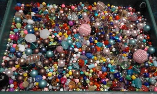 1700+Glass beads(1300 pearl&opaque)..(400+fancy beads,crystals)..pls see description