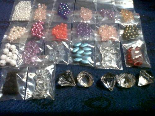 Assorted acrylic bid per packet