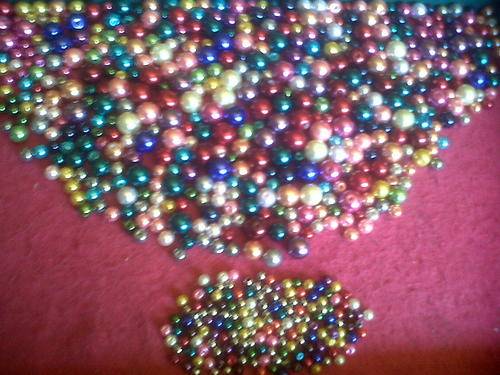 550 Glass pearls ( metal beads 50 included for free)