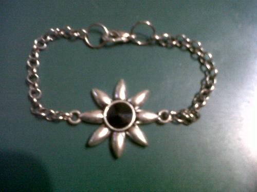 Special!! Bracelet with silver nickle flower with Black rhinestone