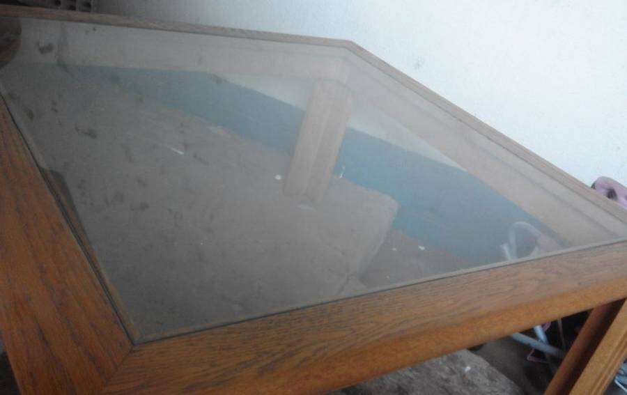 STUNNING GLASS COFFEE TABLE!!!!!!!!!
