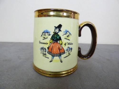 A LOVELY LARGE SOUVENIR OF WALES COFFEE MUG, FOR USE OR DISPLAY!!