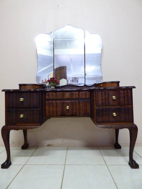 A GORGEOUS SOLID IMBUIA BALL & CLAW DRESSING TABLE WITH 6 DRAWERS AND 3 MIRRORS. STUNNING!!!