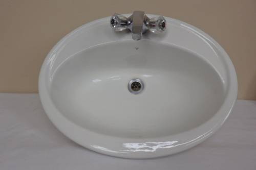 16 x TOP QUALITY VAAL OVAL DROP-IN HAND BASINS WITH A QUALITY MIXER TAP bid/basin