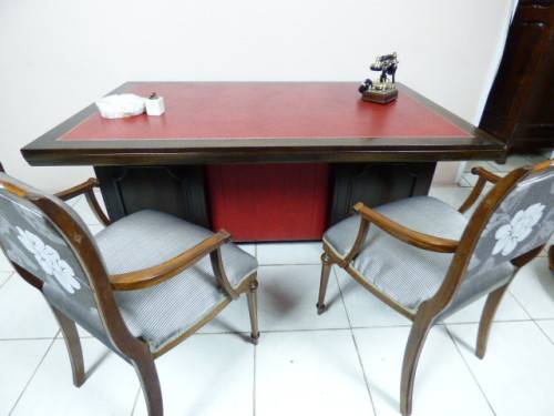 A STUNNING EXECUTIVE DESK w/ 8 DRAWERS & TWO PULL OUT WORK SURFACES. MAGNIFICENT QUALITY!!!