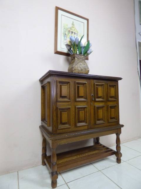 WOW! AN EXTRAORDINARY TEAK DRINKS CABINET. REMARKABLE WORKMANSHIP, STUNNING FURNITURE!!!!