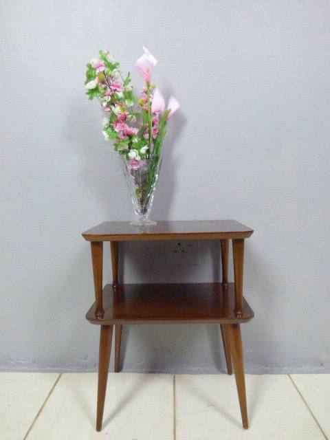 A BEAUTIFUL, STYLISH 70s RETRO OCCASIONAL TABLE WITH 2 SHELVES. LOVELY IN ANY ROOM!!