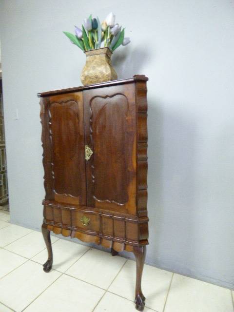 AN EXQUISITE VINTAGE IMBUIA BALL & CLAW CORNER DISPLAY CABINET WITH A BOTTOM DRAWER!!FABULOUS!!