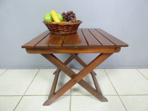 6 LOVELY VINTAGE FOLD UP PICNIC TABLES, PERFECT ON THE PATIO/LAPA FOR DRINKS OR SNACKS. Bid/table