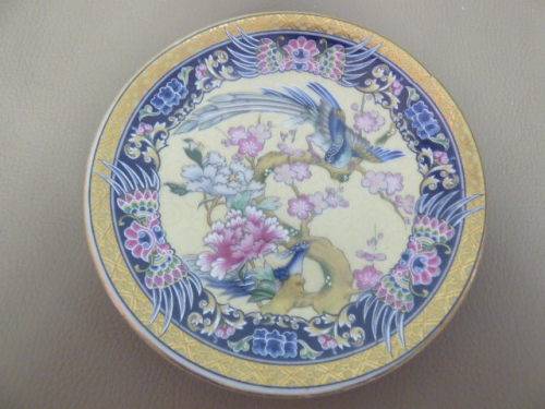 A FABULOUS COLOURFUL, GOLD RIMMED JAPANESE PIN PLATE. AWESOME COLLECTOR PIECES!!