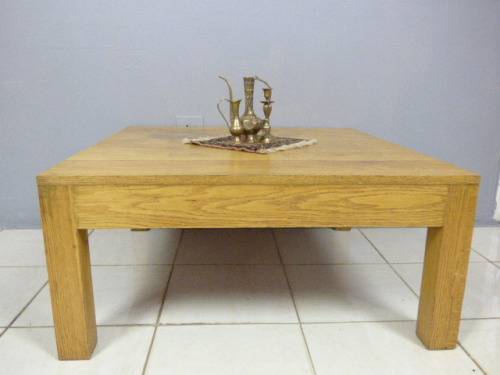 A STUNNING (LARGE) 1m x 1m SQUARE SOLID OAK CENTRE COFFEE TABLE. STUNNING IN YOUR INFORMAL LOUNGES!!