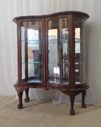 A BEAUTIFUL ANTIQUE CURVED GLASS BALL & CLAW SHOWCASE w SHELVES, ALL GLASS INTACT!!! EXQUISITE!!!