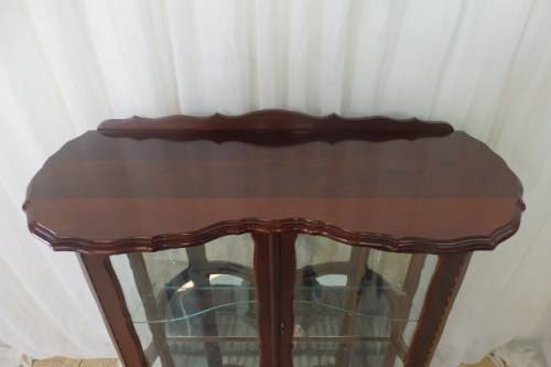 A BEAUTIFUL ANTIQUE CURVED GLASS BALL & CLAW SHOWCASE w SHELVES, ALL GLASS INTACT!!! EXQUISITE!!!