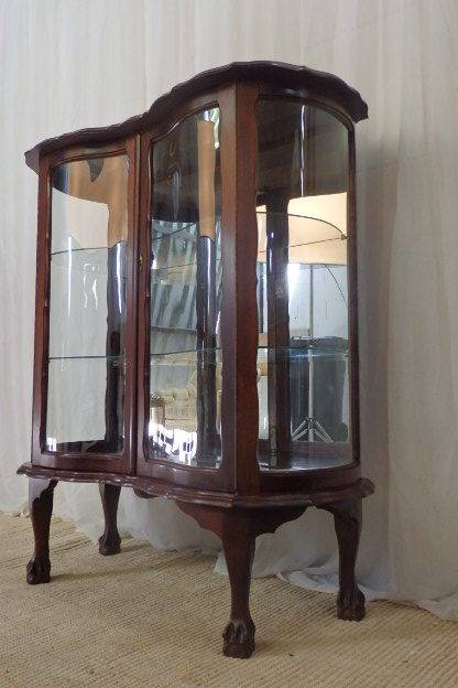 A BEAUTIFUL ANTIQUE CURVED GLASS BALL & CLAW SHOWCASE w SHELVES, ALL GLASS INTACT!!! EXQUISITE!!!