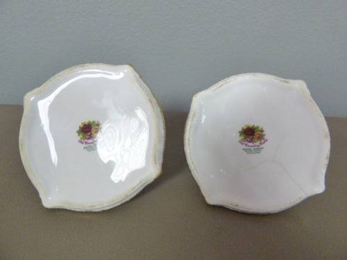 2 BEAUTIFUL, VERY ELEGANT ROYAL ALBERT CANDLE HOLDERS WITH OLD COUNTRY ROSES PATTERN!