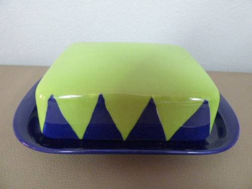 A FUNKY "HAND PAINTED" CERAMIC BUTTER DISH. AMAZING COLOURS TO BRIGHTEN UP YOUR SUMMER TABLE!!!