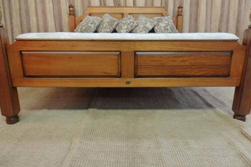 A FANTASTIC AND BEAUTIFULLY MADE "GRANDIS FURNITURE" SOLID SATINWOOD KING SIZE MISSION BED