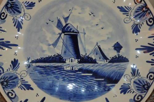 AN AWESOME DUTCH DELFT "BLUE" COLLECTIBLE HAND PAINTED BLUE AND WHITE PORCELAIN PLATE