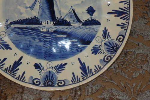 AN AWESOME DUTCH DELFT "BLUE" COLLECTIBLE HAND PAINTED BLUE AND WHITE PORCELAIN PLATE