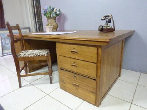 A STUNNING LARGE VINTAGE TEAK EXECUTIVE DESK w 4 DRAWERS & A CUPBOARD. STUNNING CHARACTER & CHARM!