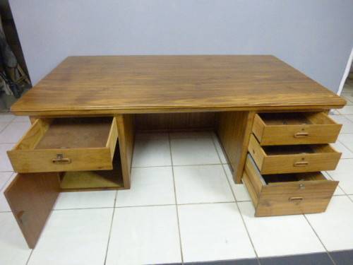 A STUNNING LARGE VINTAGE TEAK EXECUTIVE DESK w 4 DRAWERS & A CUPBOARD. STUNNING CHARACTER & CHARM!
