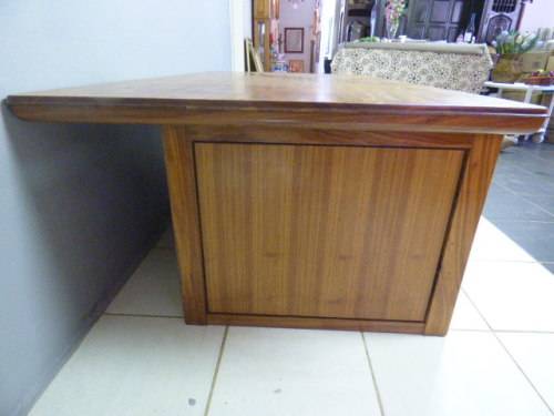 A STUNNING LARGE VINTAGE TEAK EXECUTIVE DESK w 4 DRAWERS & A CUPBOARD. STUNNING CHARACTER & CHARM!