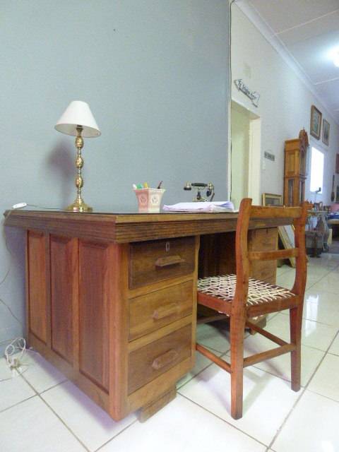 A FABULOUS VINTAGE 6 DRAWER SOLID TEAK DESK WITH A GLASS OVERLAY! GORGEOUS IN YOUR HOME OR OFFICE