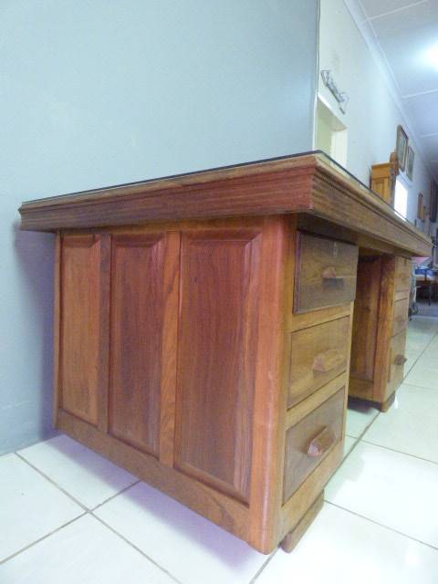 A FABULOUS VINTAGE 6 DRAWER SOLID TEAK DESK WITH A GLASS OVERLAY! GORGEOUS IN YOUR HOME OR OFFICE