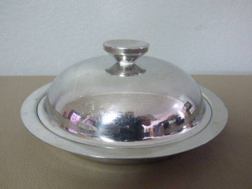 A BEAUTIFUL VINTAGE STAINLESS STEEL "LIDDED" BUTTER DISH, STUNNING ON YOUR DINING TABLE!!!