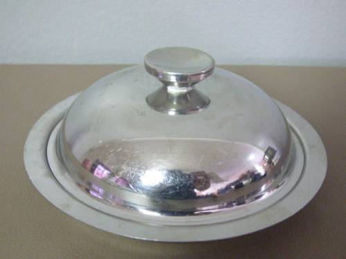 A BEAUTIFUL VINTAGE STAINLESS STEEL "LIDDED" BUTTER DISH, STUNNING ON YOUR DINING TABLE!!!
