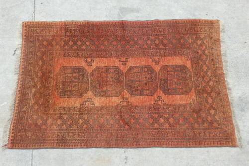 AN INCREDIBLE ANTIQUE PERSIAN CARPET (2.1m x 1.3m) IN EARTHY TONES ENCOMPASSED IN CLARET RED COLOURS