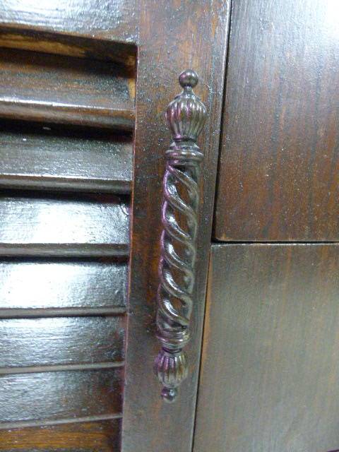 A LOVELY WOOD DRESSING TABLE w 8 DRAWERS & CUPBOARD. PERFECT TO PAINT!!