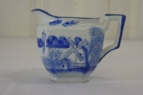 AN AWESOME JAPANESE MADE HAND PAINTED BLUE AND WHITE PORCELAIN MILK JUG