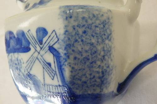 AN AWESOME JAPANESE MADE HAND PAINTED BLUE AND WHITE PORCELAIN MILK JUG