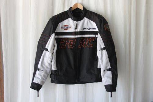 A SPECTACULAR ORIGINAL HARLEY DAVIDSON GENTS SIZE LARGE BIKE JACKET IN SUPERB CONDITION
