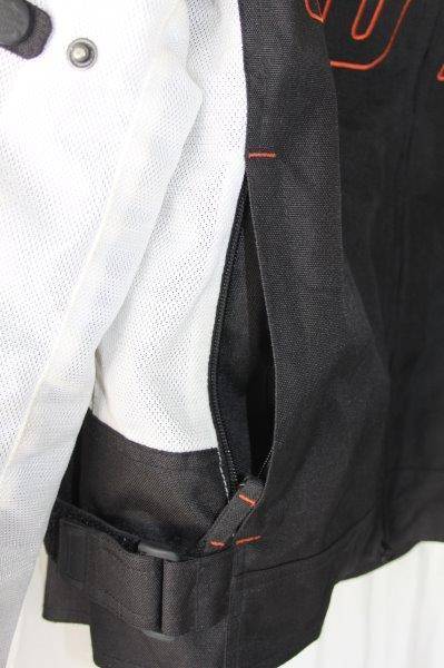 A SPECTACULAR ORIGINAL HARLEY DAVIDSON GENTS SIZE LARGE BIKE JACKET IN SUPERB CONDITION