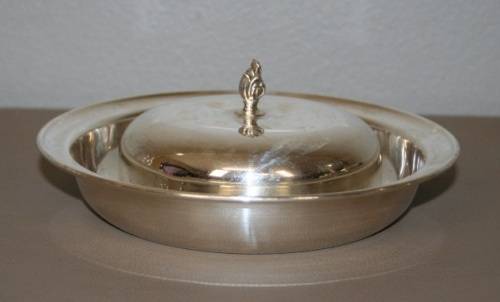 A STUNNING VINTAGE DOME "LIDDED" SILVER PLATED BUTTER DISH IN WONDERFUL CONDITION