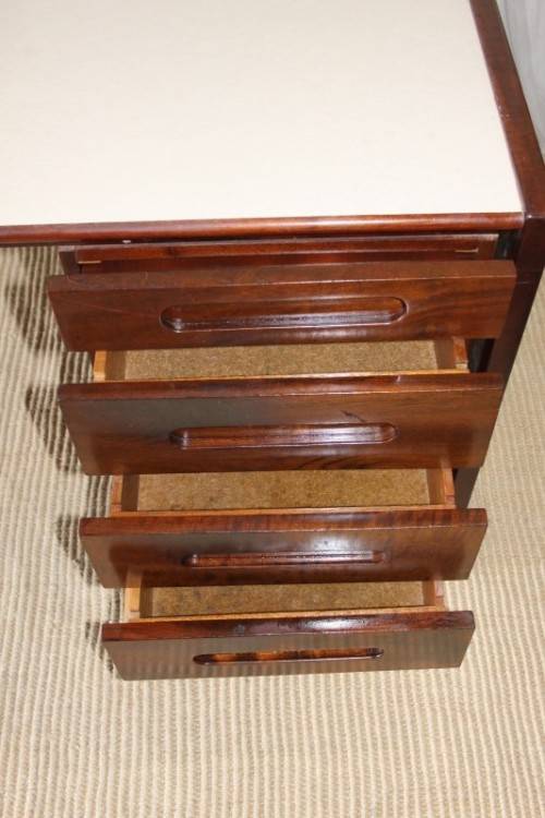 A STUNNING VINTAGE RETRO 3-DRAWER IMBUIA OFFICE DESK WITH AN IVORY MELAMINE WORKTOP