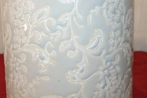 A BEAUTIFUL CERAMIC "DOVE GREY" AND WHITE TEXTURED PLANTER POT - PERFECT FOR A BRIGHT ARRANGEMENT