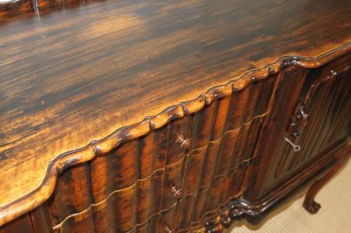 A MAGNIFICENT ANTIQUE STINKWOOD DOUBLE CUPBOARD 3-DRAWER DINING BUFFET SIDE SERVER