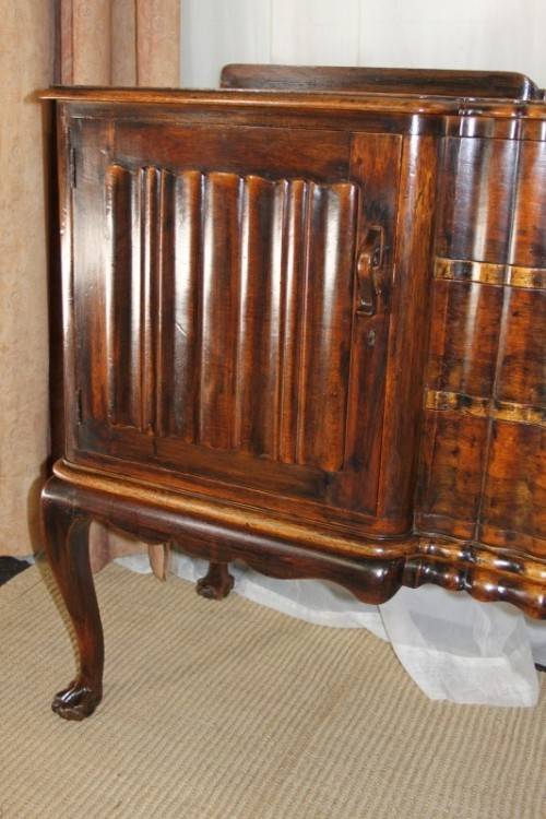 A MAGNIFICENT ANTIQUE STINKWOOD DOUBLE CUPBOARD 3-DRAWER DINING BUFFET SIDE SERVER