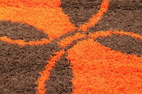 A BEAUTIFUL BOLD "ORANGE AND BLACK" PURE WOOL LONG PILE CARPET IN GREAT CONDITION