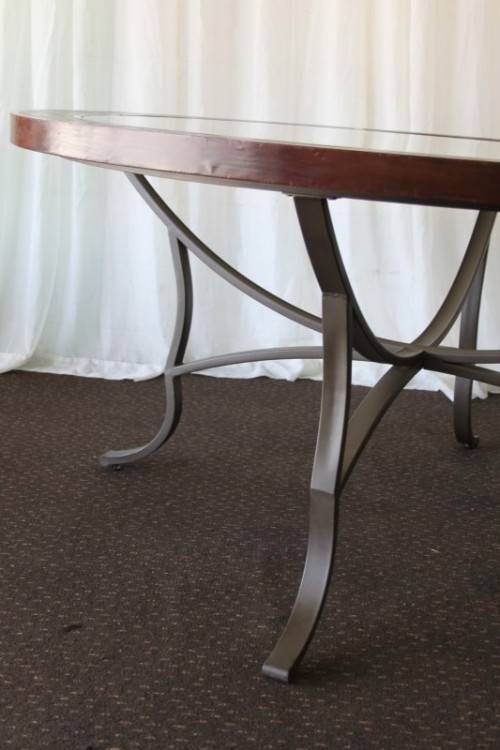 A SPECTACULAR (LARGE) ROUND 6-SEATER PATIO TABLE WITH A BEVELED GLASS TOP AND AMAZING DETAILING