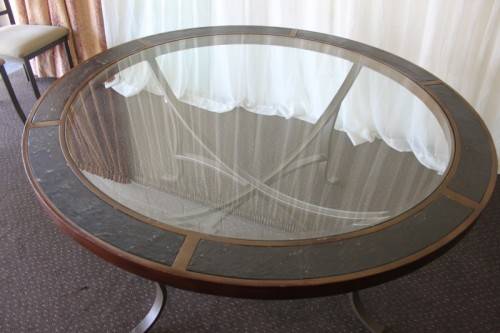 A SPECTACULAR (LARGE) ROUND 6-SEATER PATIO TABLE WITH A BEVELED GLASS TOP AND AMAZING DETAILING