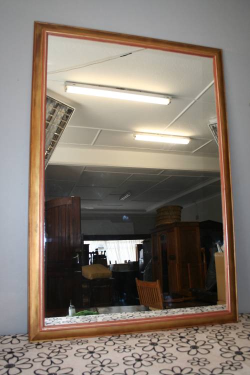 A FABULOUS GOLD/RED WALL MIRROR IN GREAT CONDITION, PERFECT FOR BATHROOM OR ENTRANCE HALL
