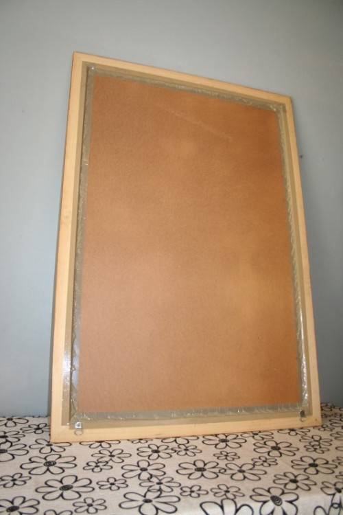 A FABULOUS GOLD/RED WALL MIRROR IN GREAT CONDITION, PERFECT FOR BATHROOM OR ENTRANCE HALL