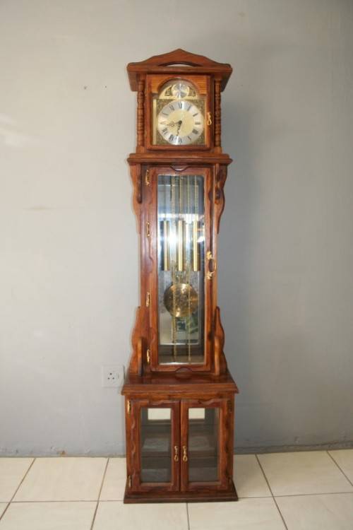 A MAGNIFICENT VINTAGE GERMAN MADE "TEMPUS FUGIT" GRANDFATHER CLOCK WITH A WESTMINSTER CHIME