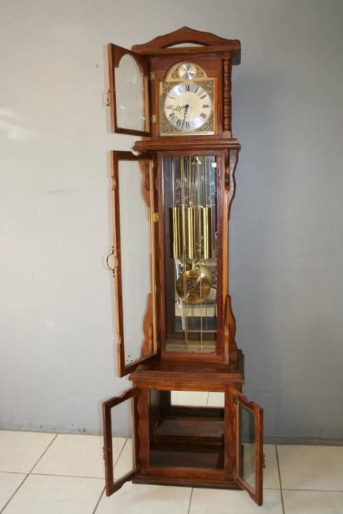 A MAGNIFICENT VINTAGE GERMAN MADE "TEMPUS FUGIT" GRANDFATHER CLOCK WITH A WESTMINSTER CHIME