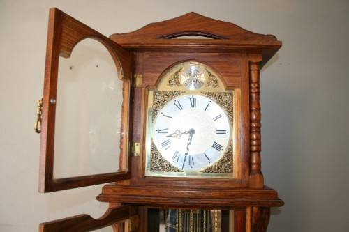 A MAGNIFICENT VINTAGE GERMAN MADE "TEMPUS FUGIT" GRANDFATHER CLOCK WITH A WESTMINSTER CHIME