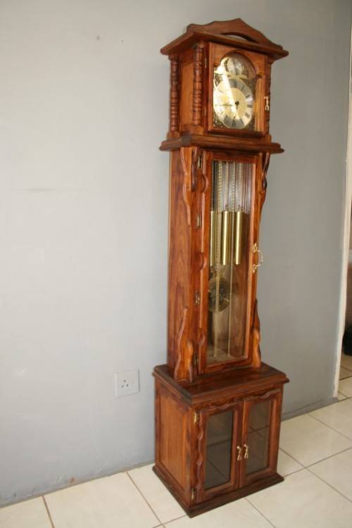 A MAGNIFICENT VINTAGE GERMAN MADE "TEMPUS FUGIT" GRANDFATHER CLOCK WITH A WESTMINSTER CHIME